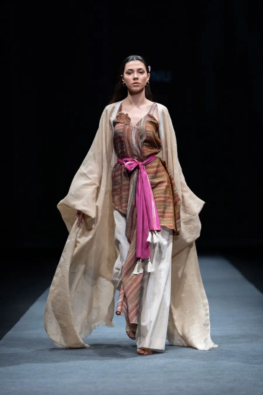 نمایشگاه اطلس بافی شرکت ووگ